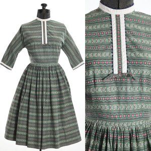 Vintage 50s XS Green Edelweiss Hearts Alpine Pattern Full Skirt Shirtwaist Dress